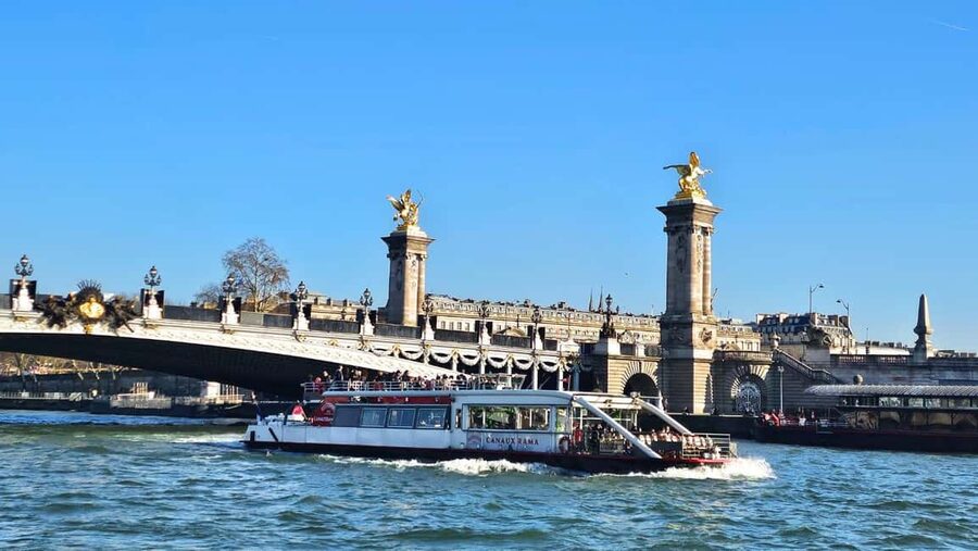 Paris: Cruise from The Canal Saint Martin to The Seine River - Starting at Quai de Valmy near République