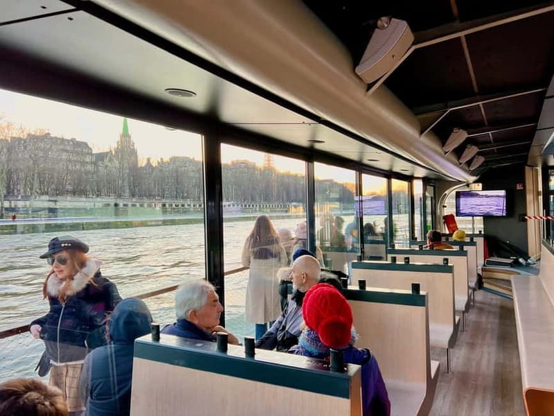 Paris: Day or Evening River Cruise with Musical Ambiance - Music, audio, and the free postcard