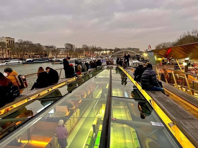 Paris: Day or Evening River Cruise with Musical Ambiance - Is $20 a fair price for one hour?