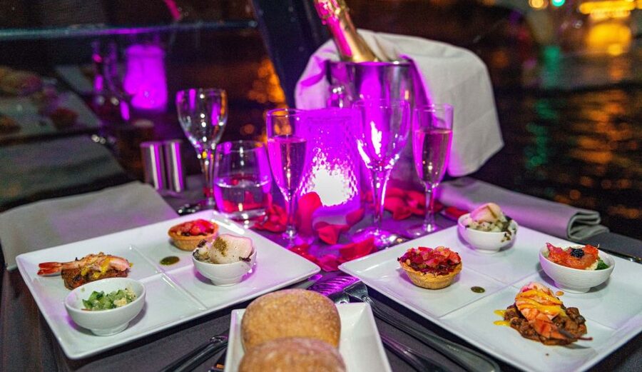 Paris: Dinner Cruise on the Seine and Eiffel Tower 2nd floor - Timing and the five-hour promise