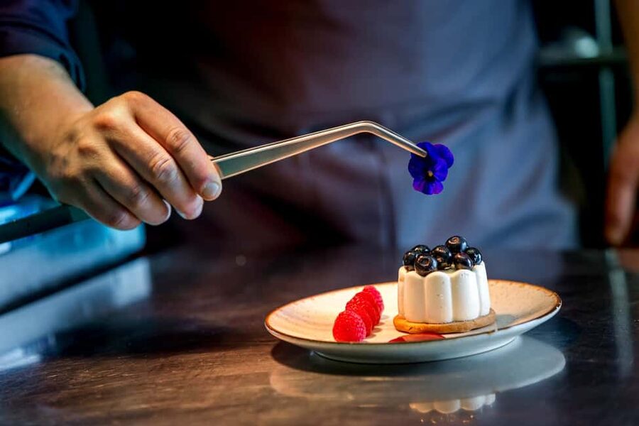 Paris: Dinner Cruise on the Seine and Eiffel Tower 2nd floor - Who will enjoy this outing most