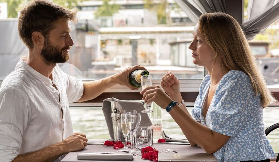 Paris: Early Evening Dinner Cruise on the River Seine - FAQ