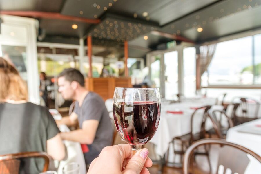 Paris: Early Evening Dinner Cruise on the River Seine - Who should book this early evening sailing?