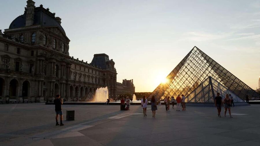Paris: Eiffel Tower&Seine River Electric Bike Tour 3 hours - Key points at a glance