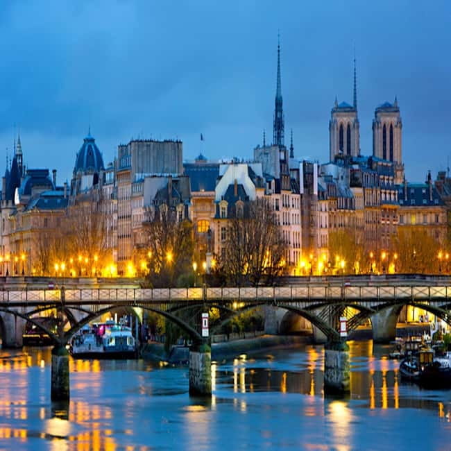 Paris: Eiffel Tower&Seine River Electric Bike Tour 3 hours - Following the Seine past grand Parisian views