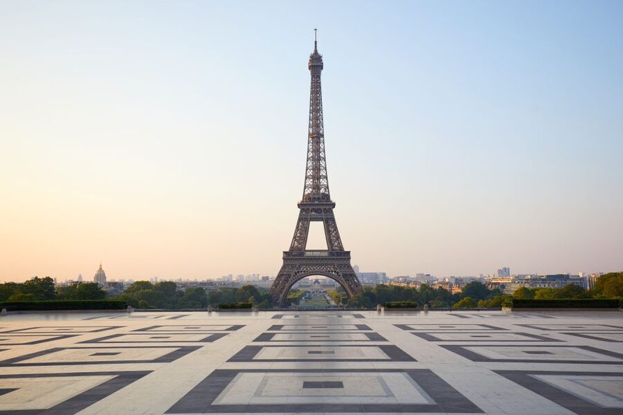 Paris: Eiffel Tower Summit Access Tour and River Cruise - The meeting point at 7 rue de la Manutention