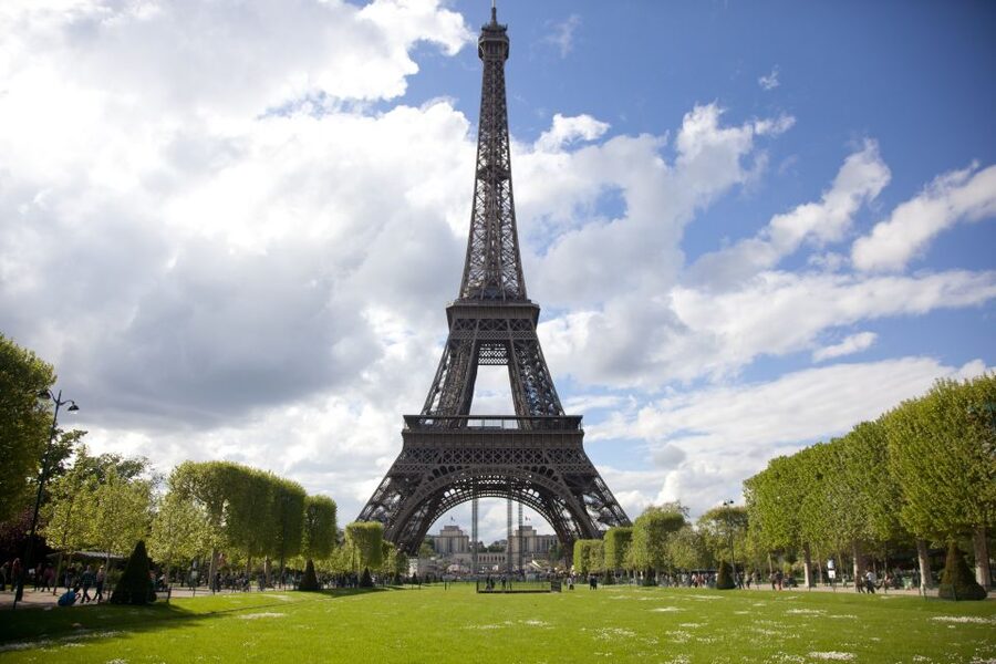 Paris: Eiffel Tower Tour & Seine River Cruise Tour - Should you book this Eiffel Tower and Seine tour?