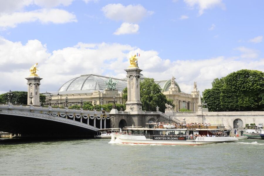Paris: Eiffel Tower Tour & Seine River Cruise Tour - Seeing Paris from the Seine for one hour