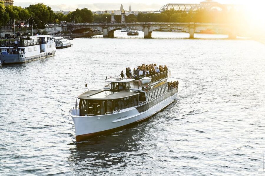 Paris: Evening River Cruise with Music - Is $27 good value for one hour?