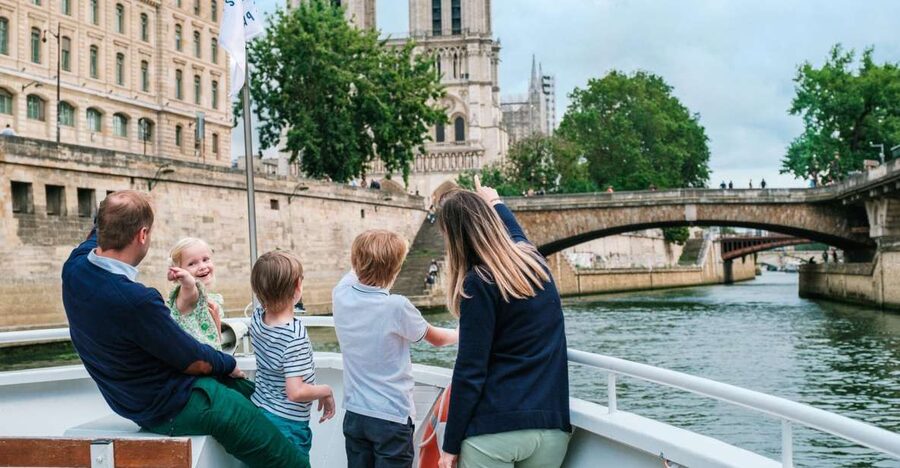 Paris: Family-Friendly River Seine Guided Cruise - How the child-friendly guide changes the ride