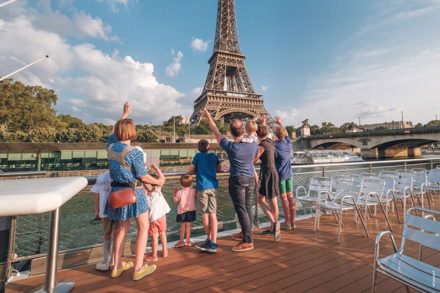 Paris: Family-Friendly River Seine Guided Cruise - What you see along the Seine