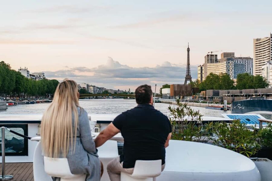 Paris: Gourmet Dinner Cruise on Seine River with Live Music - At a glance