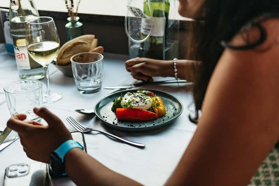 Paris: Gourmet Dinner Cruise on Seine River with Live Music - A dinner cruise built around the Eiffel Tower