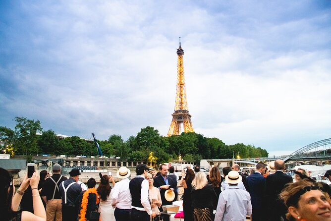 Paris Gourmet Dinner Seine River Cruise with Singer and DJ Set - A night on the Seine, not just a boat ride