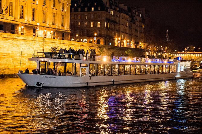 Paris Gourmet Dinner Seine River Cruise with Singer and DJ Set - What dinner is really like