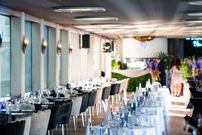 Paris Gourmet Dinner Seine River Cruise with Singer and DJ Set - Finding Le Diamant Bleu at the Seine