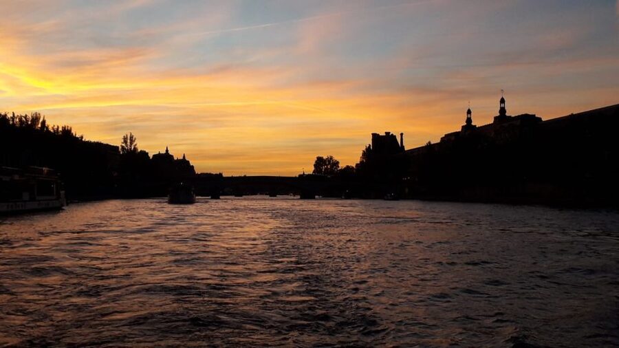 Paris: Happy Hour Evening Cruise on the Seine River - Key points to know before you book