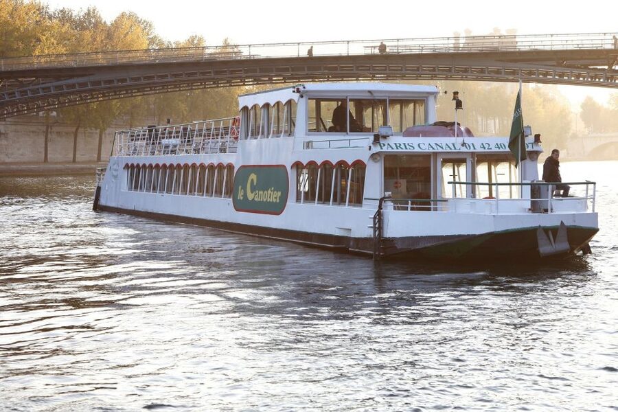 Paris: Happy Hour Evening Cruise on the Seine River - What this Seine cruise is really like