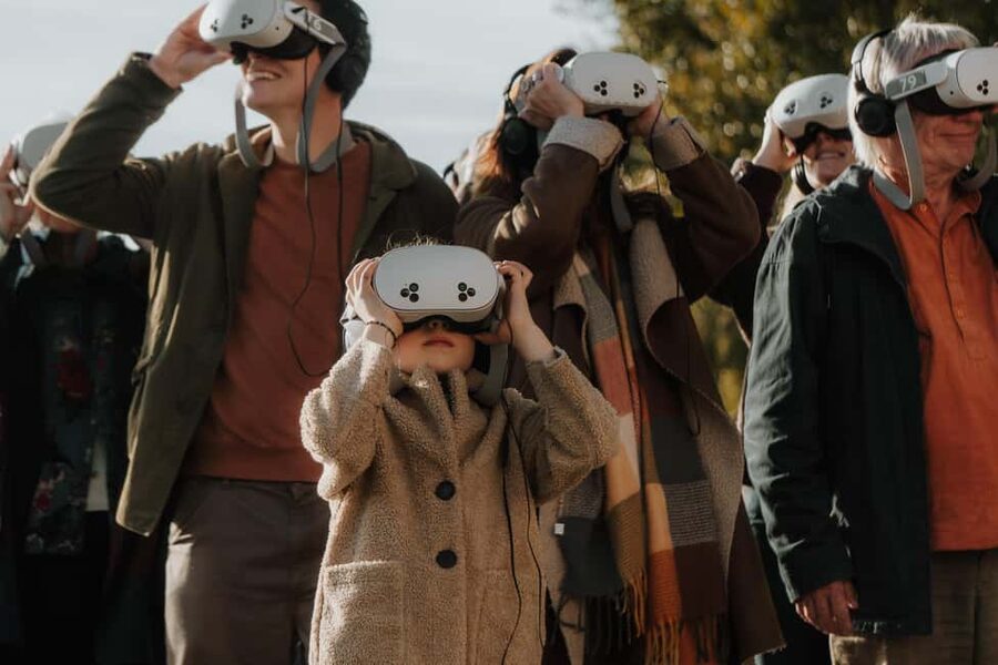 Paris: Historical Guided Tour of the Seine Riverbanks with Virtual Reality - Key things to know before booking