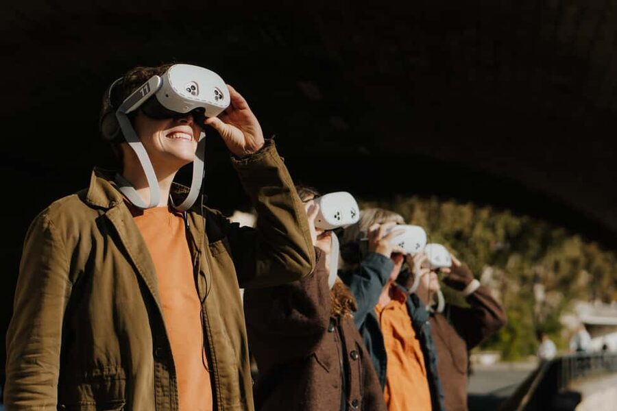 Paris: Historical Guided Tour of the Seine Riverbanks with Virtual Reality - The Liberation of Paris and the tour’s time limits