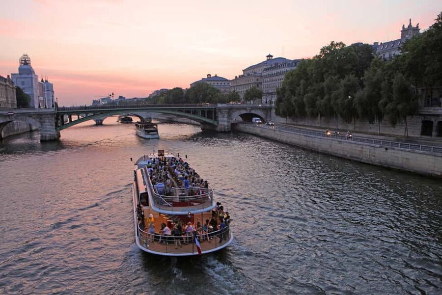 Paris: Hop-on Hop-off Bus Tour & Seine Cruise Bundle Tour - Key points at a glance