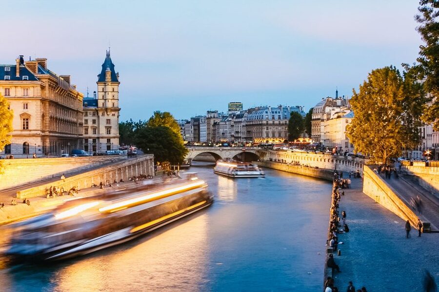 Paris: Illuminated Evening River Cruise & Waffle Tasting - A simple way to see Paris after dark