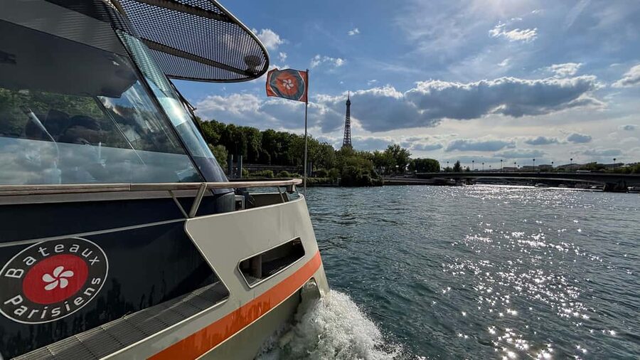 Paris: Illuminations River Cruise with Audio Commentary - Grand Palais and the return to the Eiffel Tower