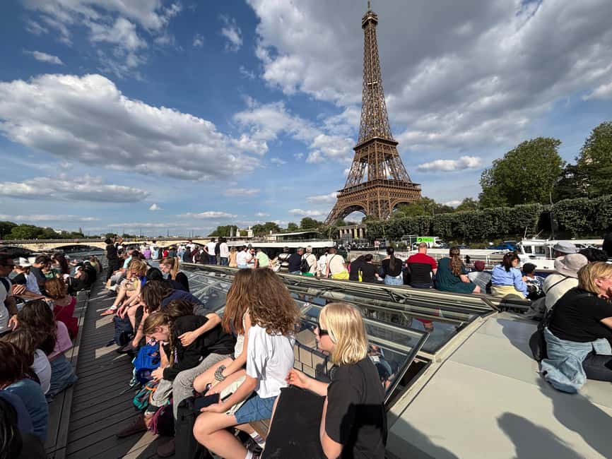 Paris: Illuminations River Cruise with Audio Commentary - Audio guide or smartphone app?