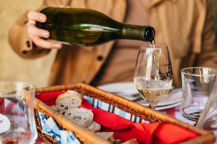Paris: Loire Valley Chambord Castle, Wine Tasting & Lunch - Should you book the Chambord and wine tour?