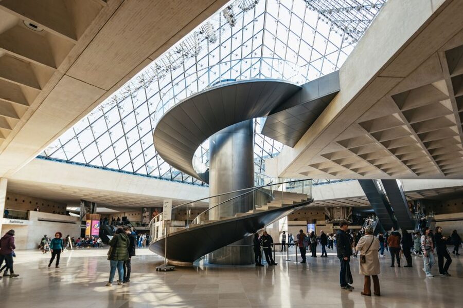 Paris: Louvre Museum Entry Ticket With Host and River Cruise - What makes the Louvre visit worth your time