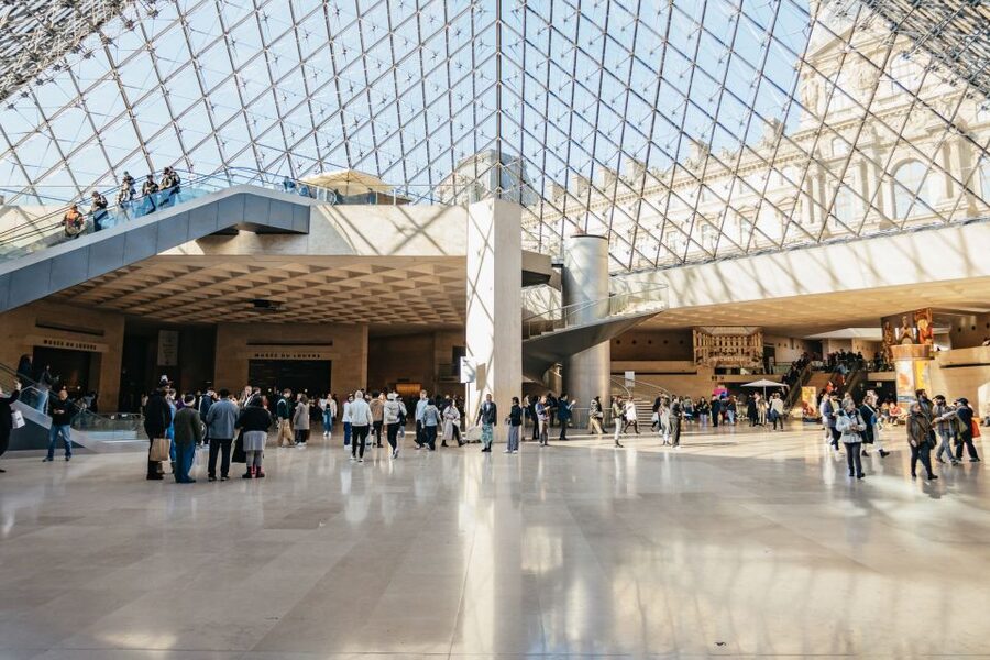 Paris: Louvre Museum Entry Ticket With Host and River Cruise - One hour on the Seine, from the Eiffel Tower to the Louvre