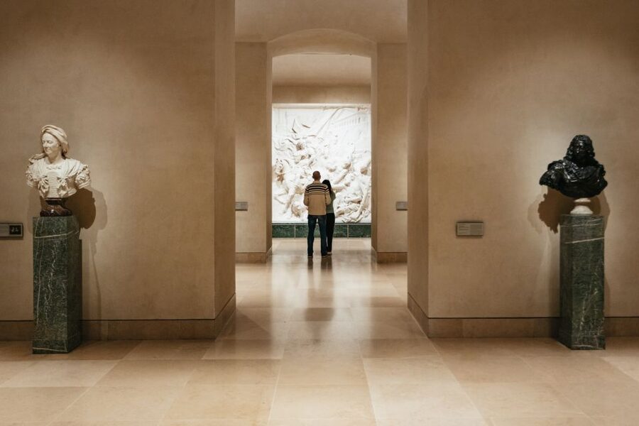 Paris: Louvre Museum Entry Ticket With Host and River Cruise - Who should book this Louvre and Seine package?
