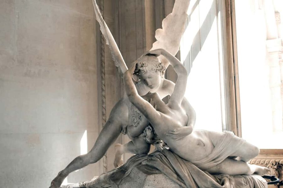 Paris: Louvre Museum & River Cruise Priority Access Tickets - The masterpieces you will probably seek first