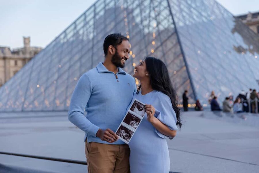 Paris: Louvre photoshoot or Seine bridges Eiffel Tower walk - What the walking route adds