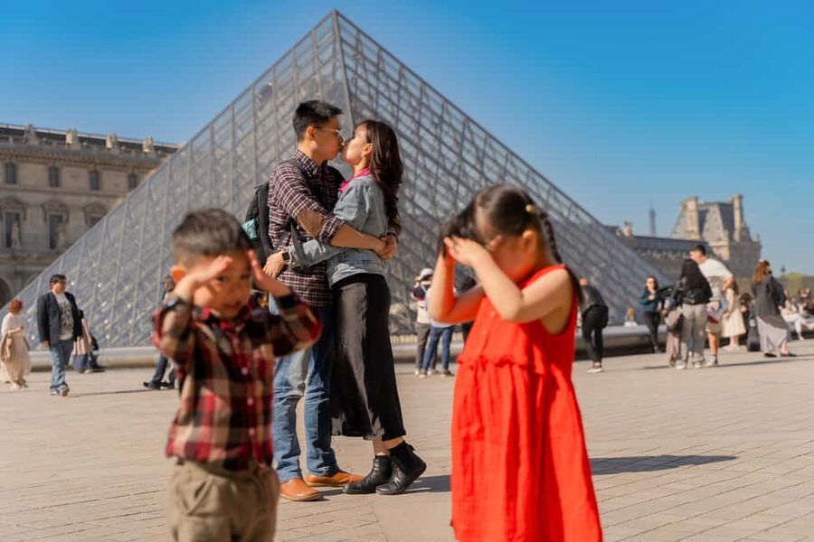 Paris: Louvre photoshoot or Seine bridges Eiffel Tower walk - Who should book this experience