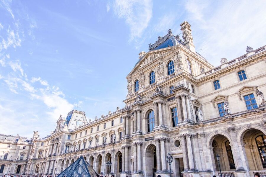 Paris: Louvre Reserved Ticket and River Cruise Combo - Exploring without a guide or audio tour