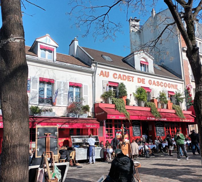 Paris: Montmartre Private Guided Tour & River Cruise Option - Place du Tertre and Montmartre’s working artists