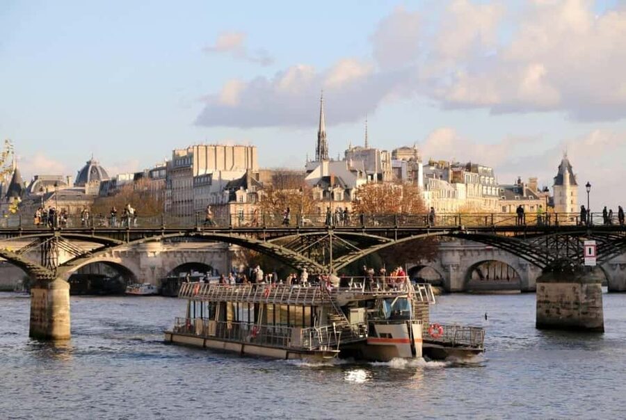 Paris: Montmartre Private Guided Tour & River Cruise Option - The Clos Montmartre vineyard and Moulin de la Galette