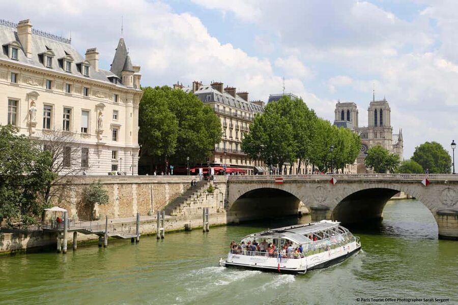 Paris: Montmartre Train Ride w/ Optional Seine River Cruise - What you see during the 30-minute circuit