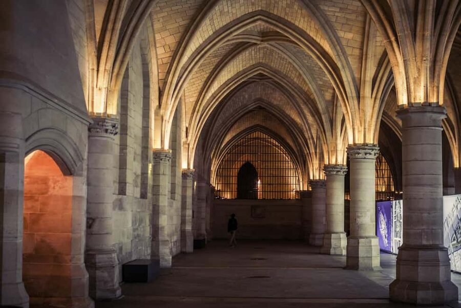 Paris: Notre Dame and Île de la Cité Walking Tour - Who Should Book This Walk