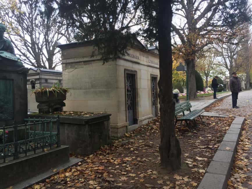 Paris: Père Lachaise Cemetery Visit with Seine River Cruise - Key points to know before booking
