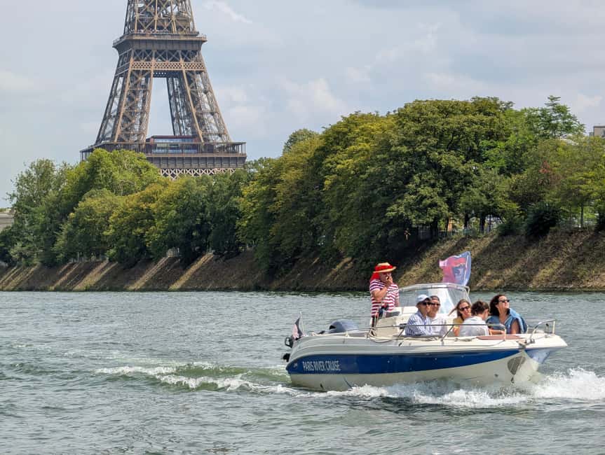 Paris: Private Boat Cruise on Seine River - Musée d’Orsay, the Louvre, and Paris in sequence