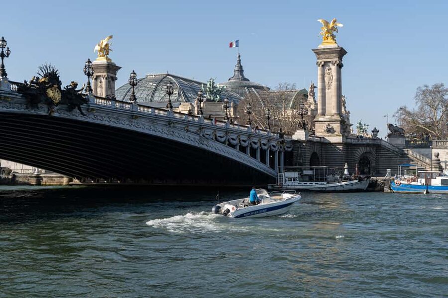 Paris: Private Boat Cruise on Seine River - Why the private format is worth considering