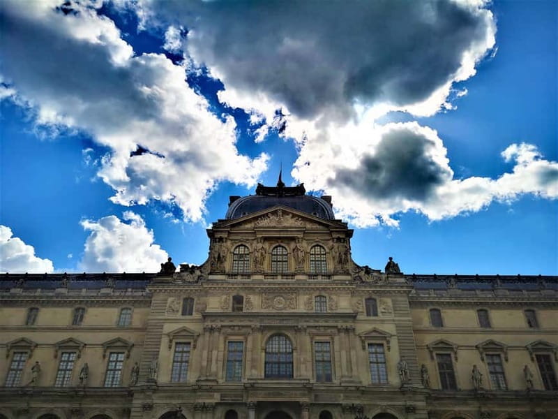 Paris: private city tour with seine river cruise - Starting at the Louvre-Rivoli station
