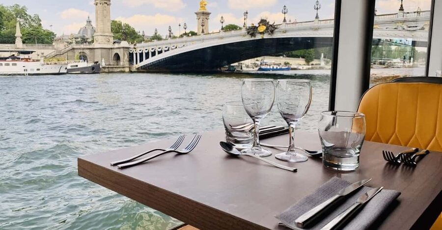 Paris: River Seine Cruise with 3-Course Lunch - Finding Boat IVOIRE at Port des Invalides