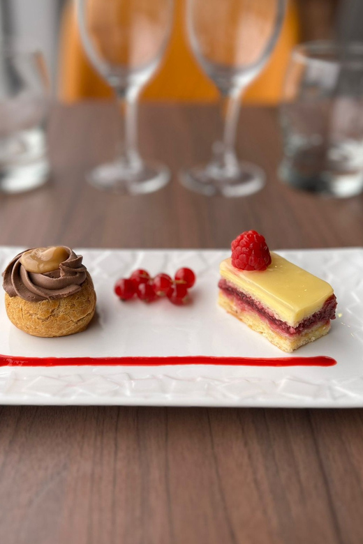 Paris: River Seine Cruise with 3-Course Lunch - What the Two-Hour Route Shows You