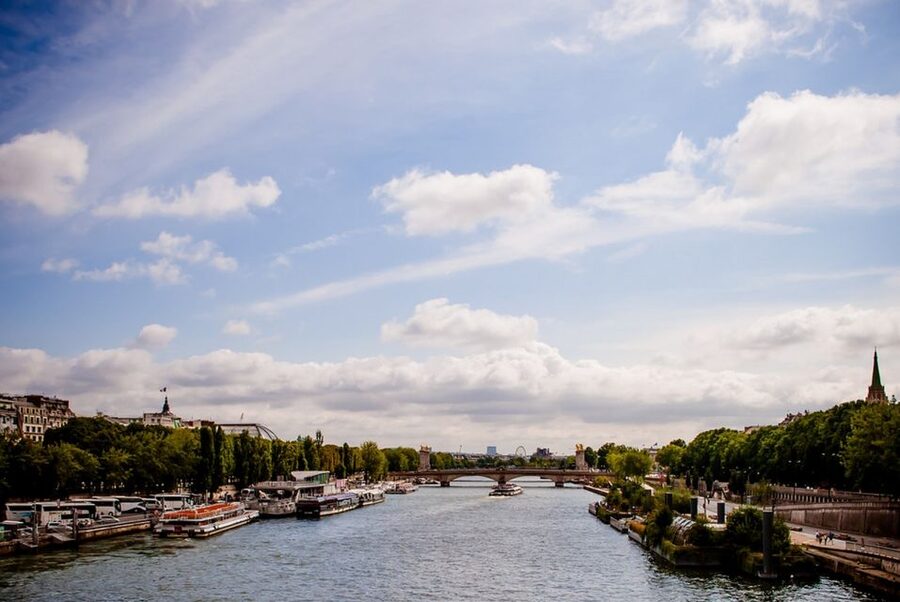 Paris: Scenic E-bike tour with optional Seine Cruise - Notre Dame, Île Saint-Louis, and the Marais return