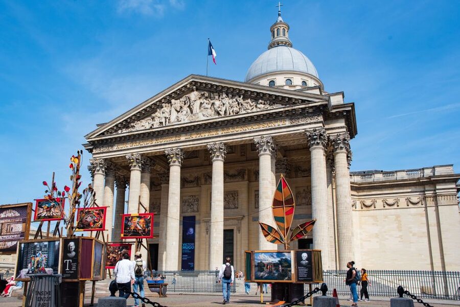 Paris: Scenic E-bike tour with optional Seine Cruise - How the tour feels in real city traffic