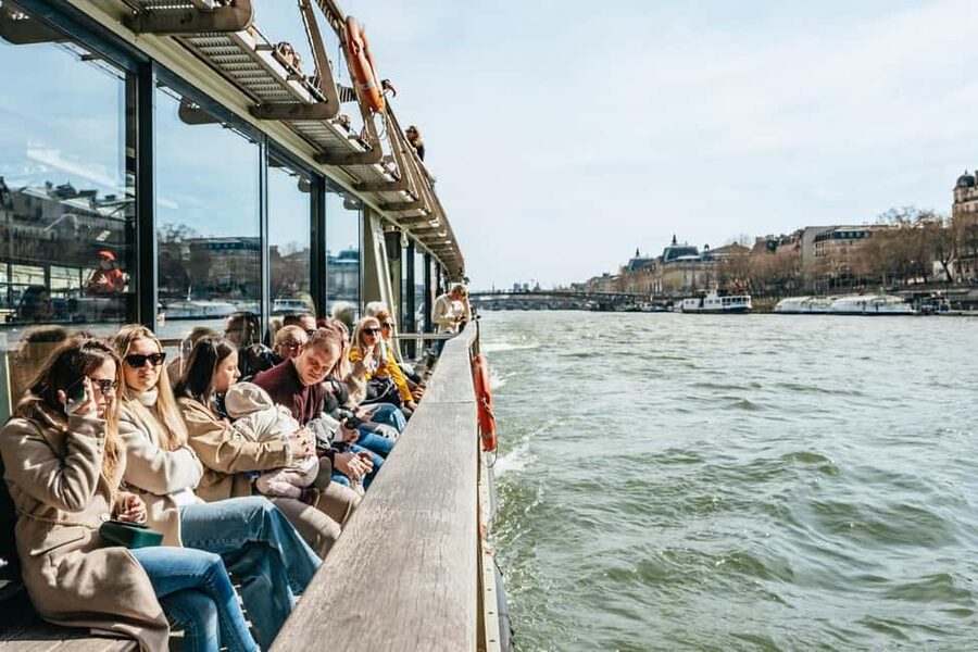 Paris: Seine Cruise and Macaron Tasting by the Eiffel Tower - Key points at a glance