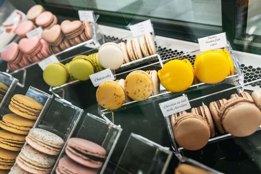 Paris: Seine Cruise and Macaron Tasting by the Eiffel Tower - A Seine cruise that gives you Paris in one hour